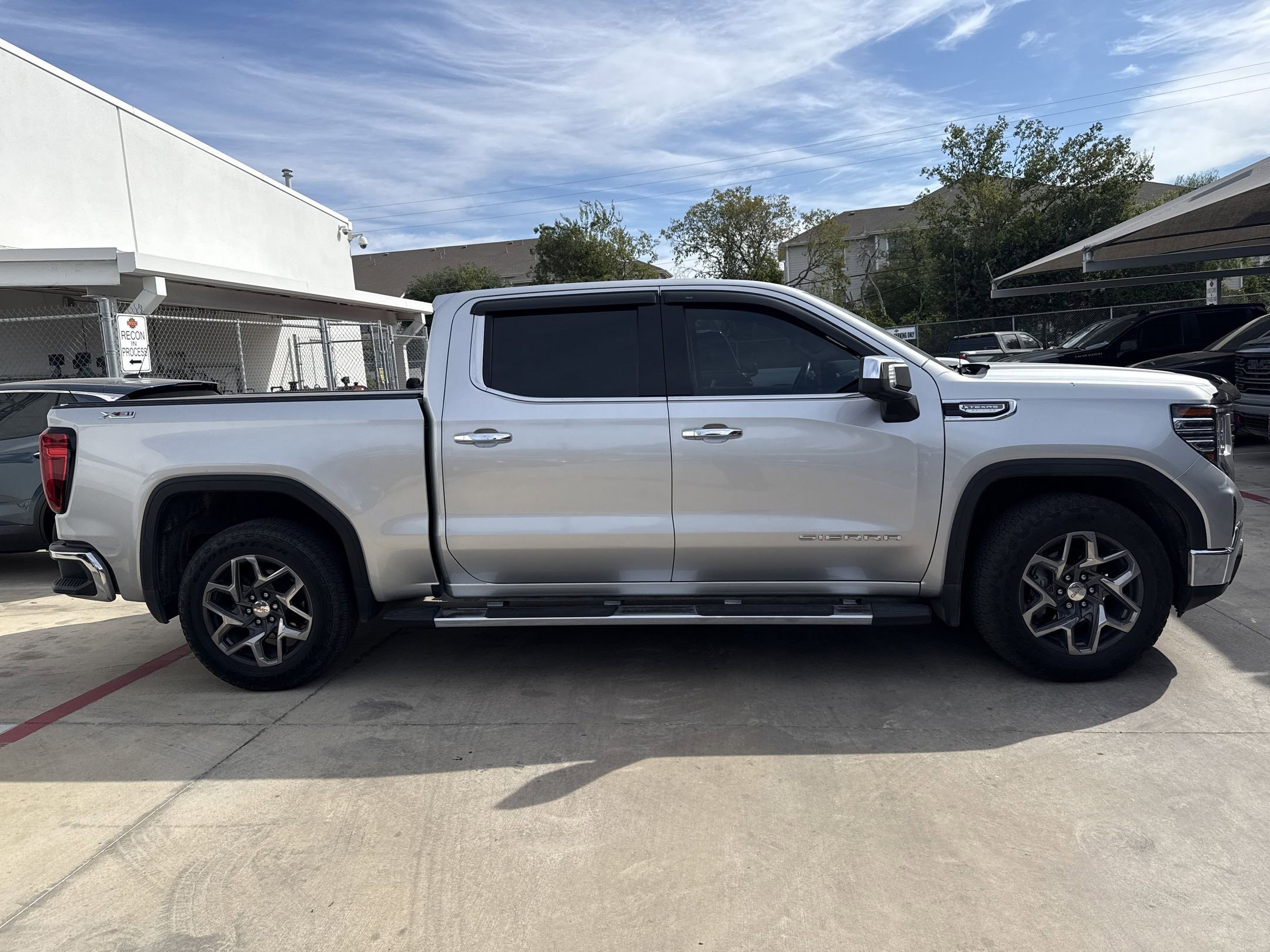 2022 Gmc Sierra 1500 SLT photo 3