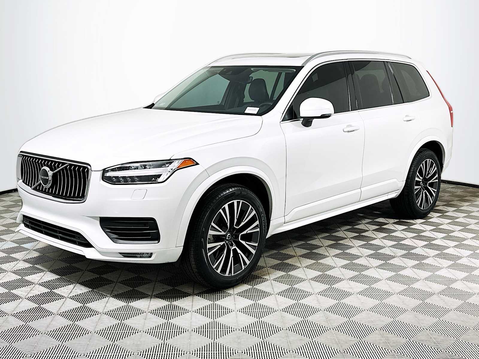 2021 Volvo XC90 Momentum photo 3