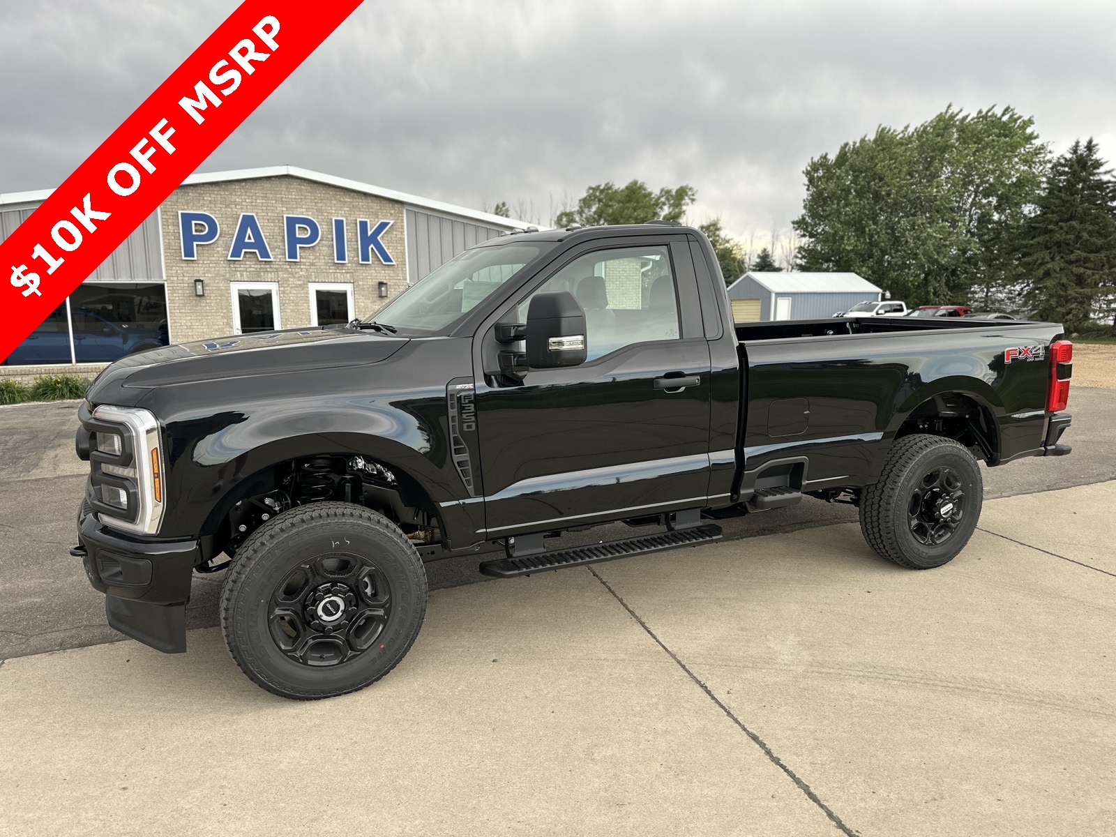 2025 Ford F-350 Super Duty XL's photo