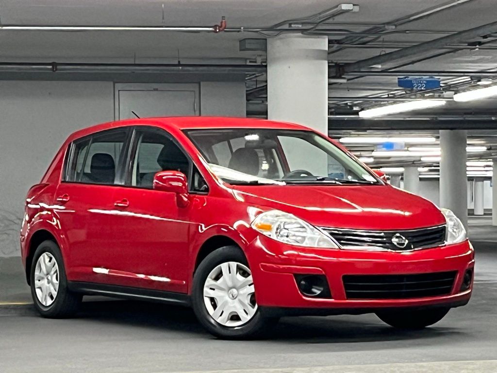 2011 Nissan Versa 1.8 S photo 2