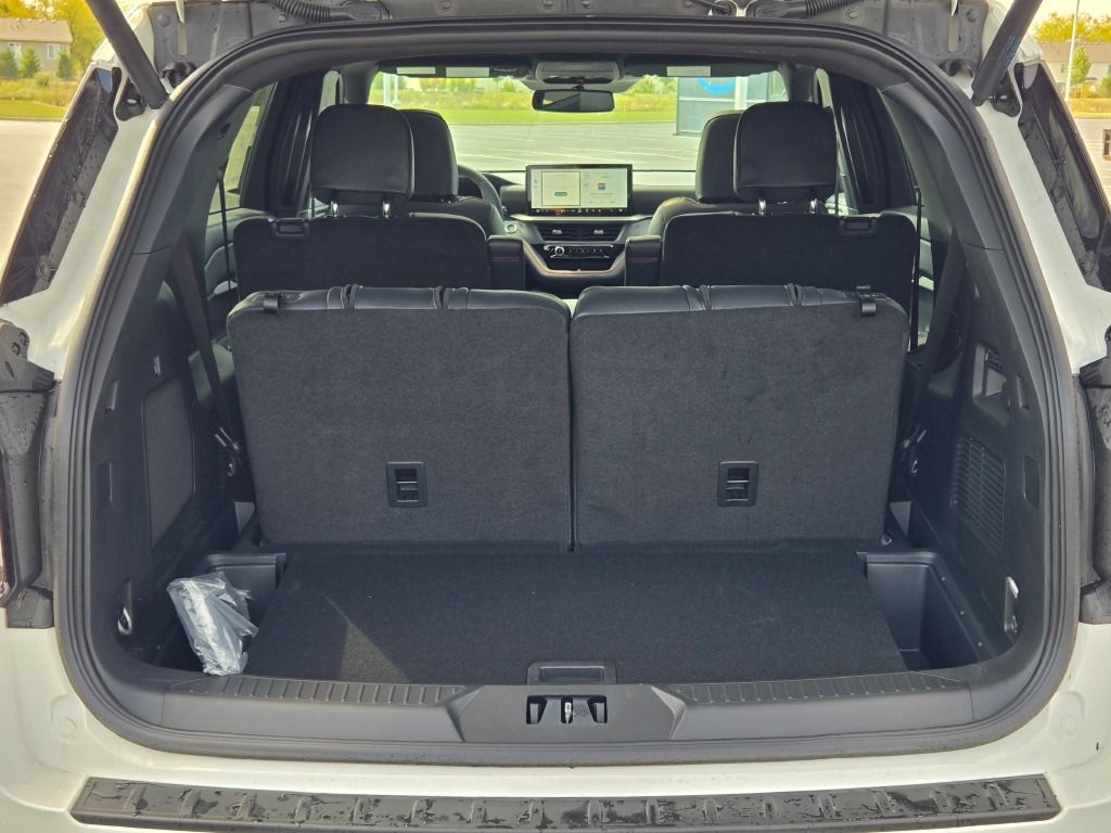 2025 Ford Explorer ST photo 12