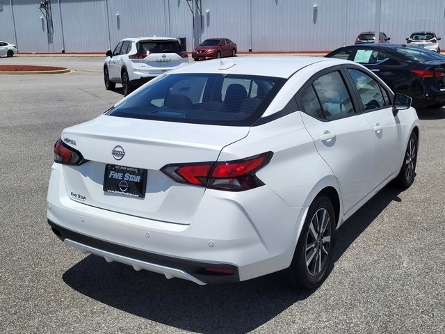 2025 Nissan Versa 1.6 SV photo 2
