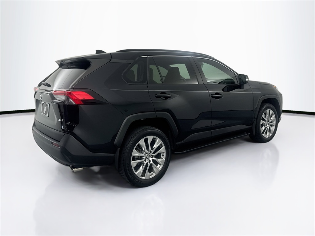 2021 Toyota RAV4 XLE Premium photo 2