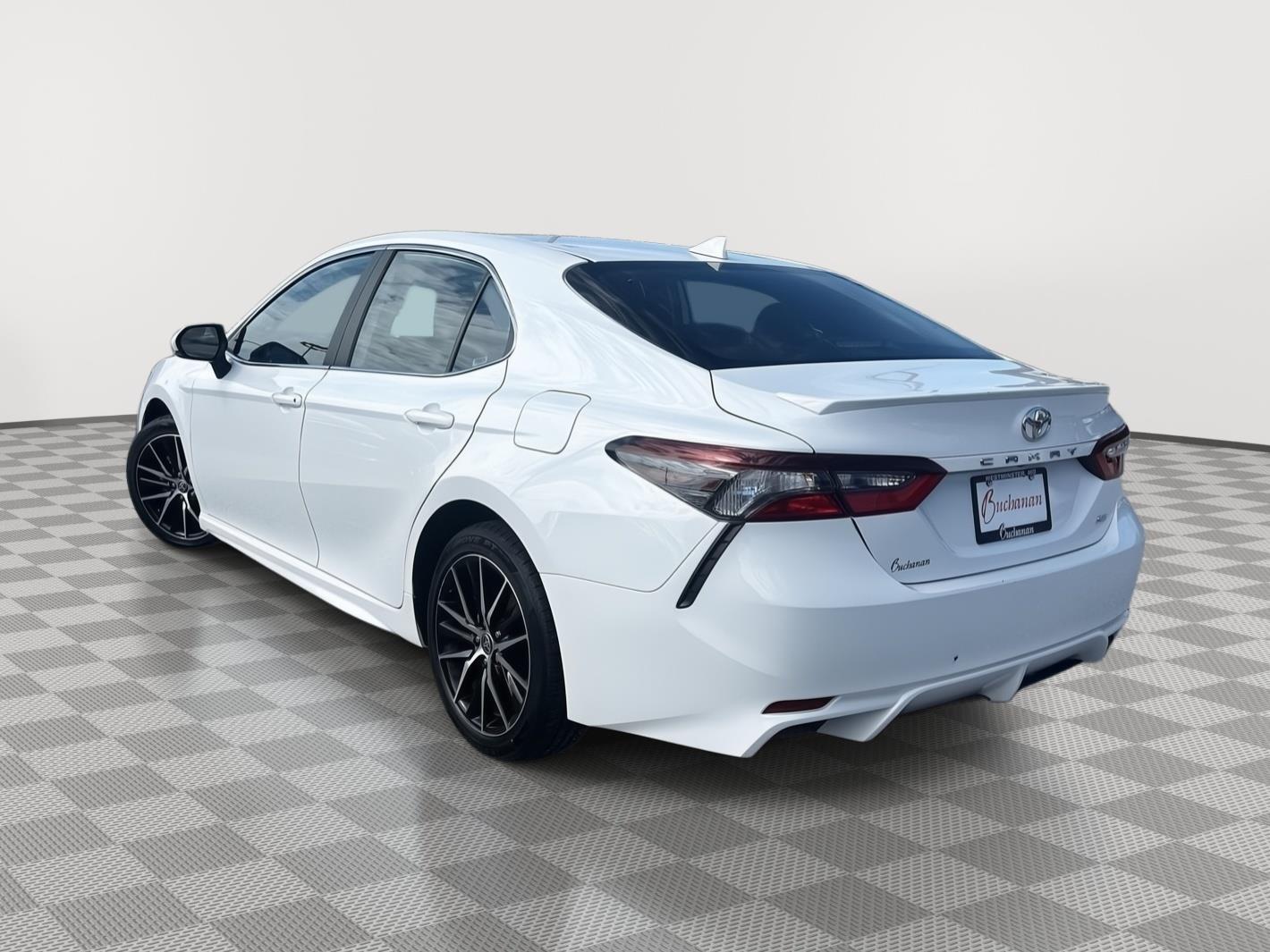 2024 Toyota Camry SE photo 4