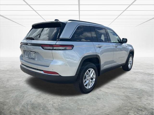 2025 Jeep Grand Cherokee Laredo X photo 2