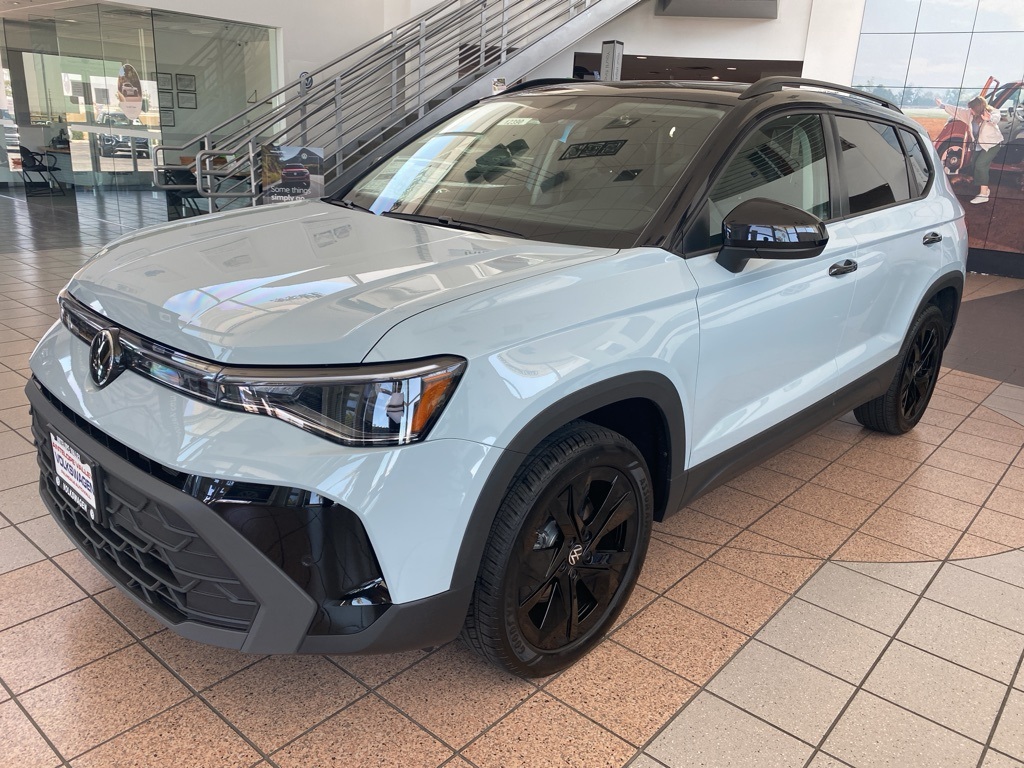 2025 Volkswagen Taos SE photo 2