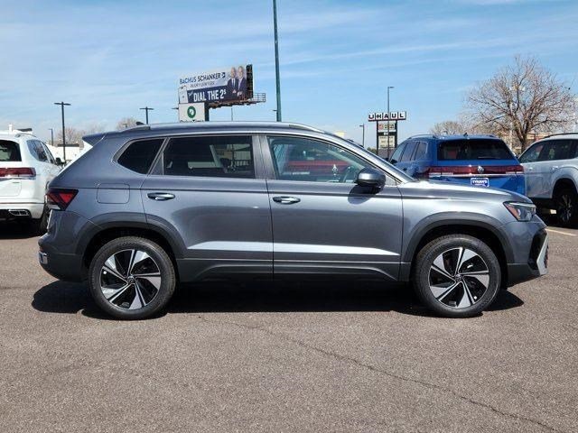 2025 Volkswagen Taos SE photo 2