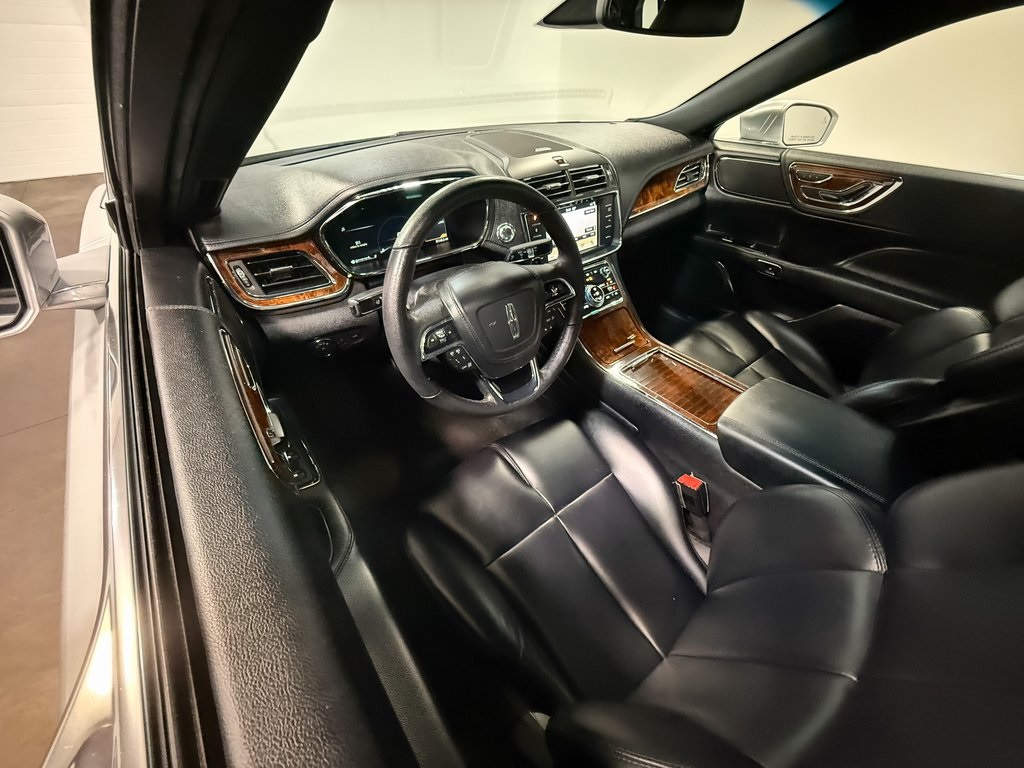 2019 Lincoln Continental Standard photo 2