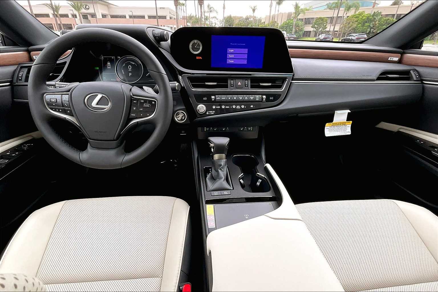 2025 Lexus ES 300h photo 5