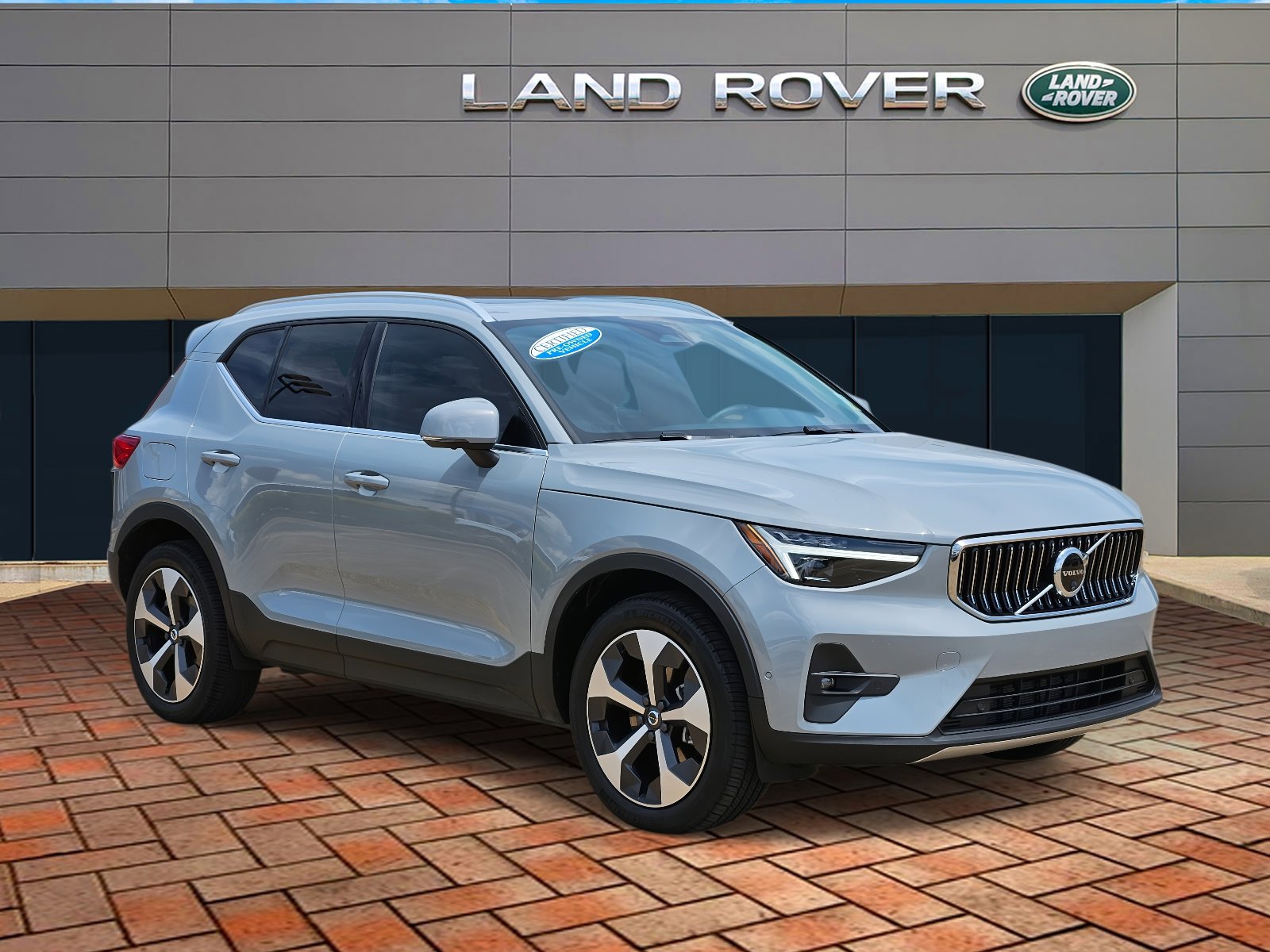 2025 Volvo XC40 Plus photo 3