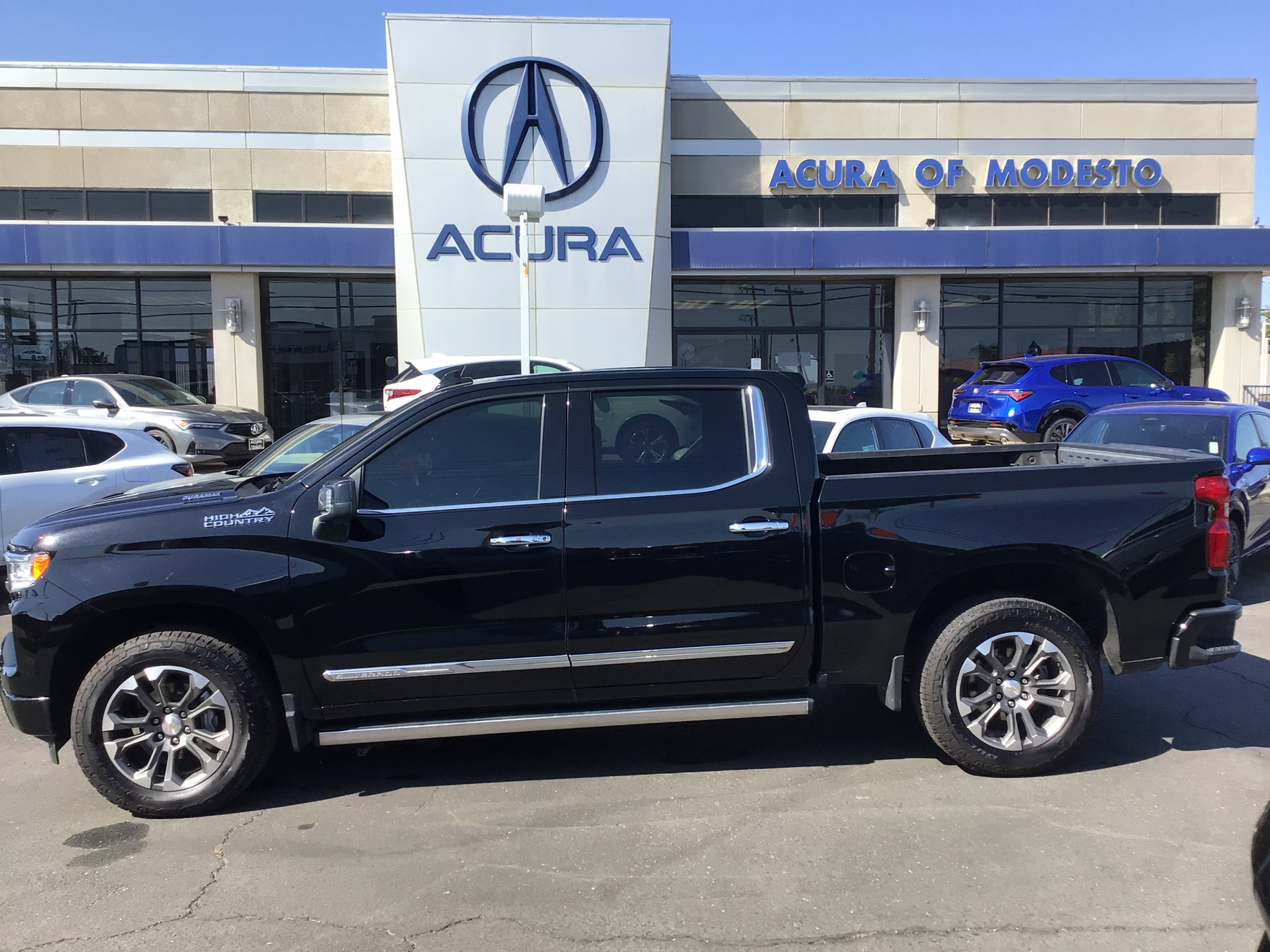 2023 Chevrolet Silverado 1500 High Country's photo