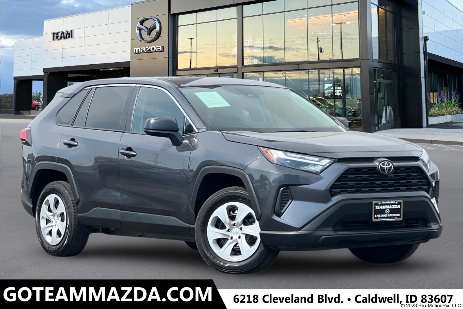 2024 Toyota RAV4 LE's photo