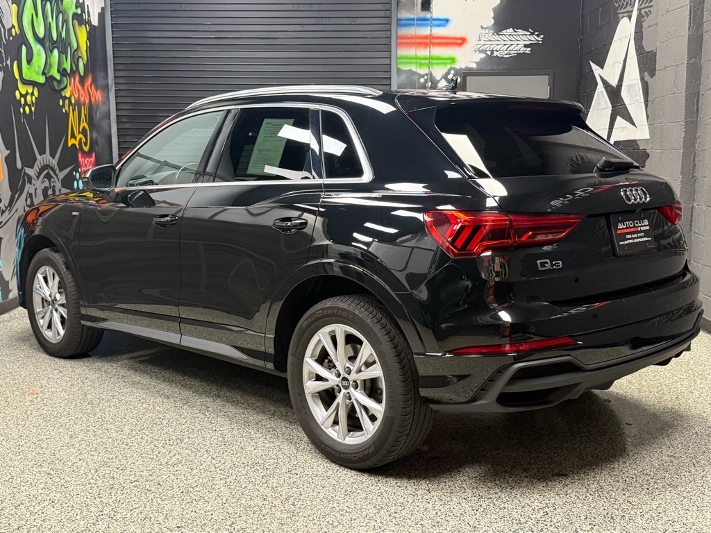 2023 Audi Q3 S line Premium 45 TFSI photo 2