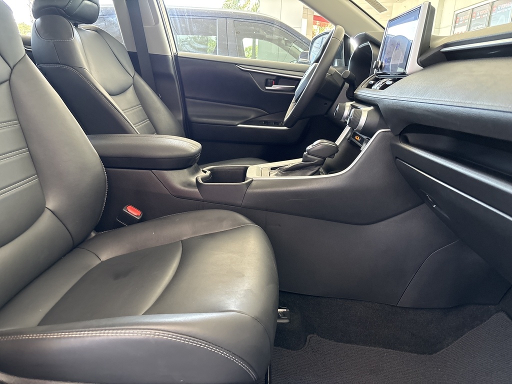2024 Toyota RAV4 XLE Premium photo 18