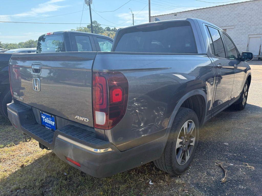 2017 Honda Ridgeline RTL photo 2