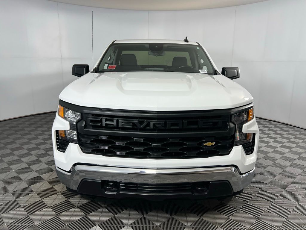 2024 Chevrolet Silverado 1500 photo 2