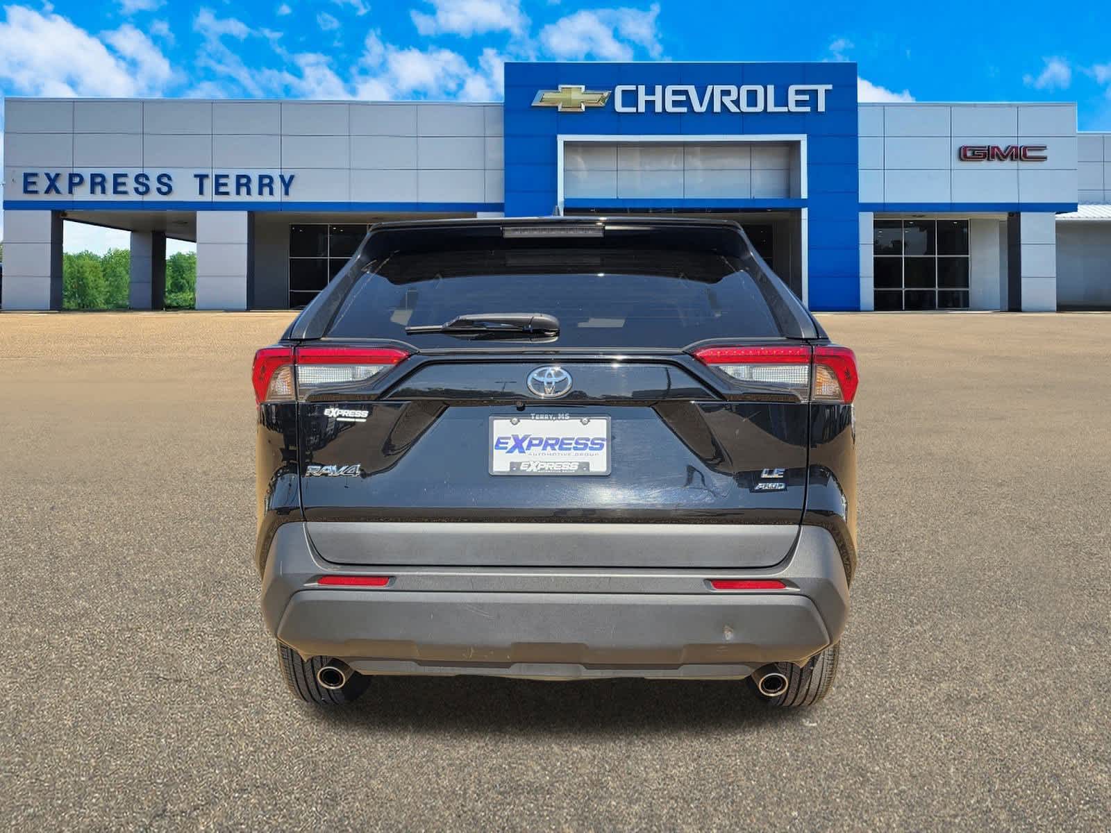 2024 Toyota RAV4 LE photo 3