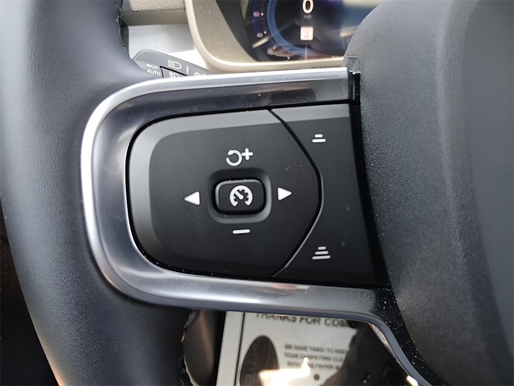 2025 Volvo XC40 Core photo 18