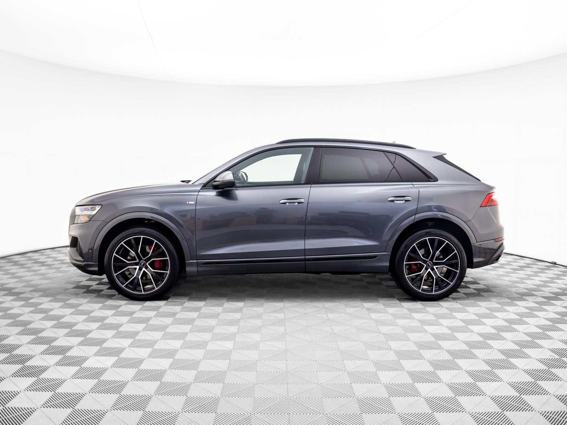 2020 Audi Q8 55 Premium Plus photo 2