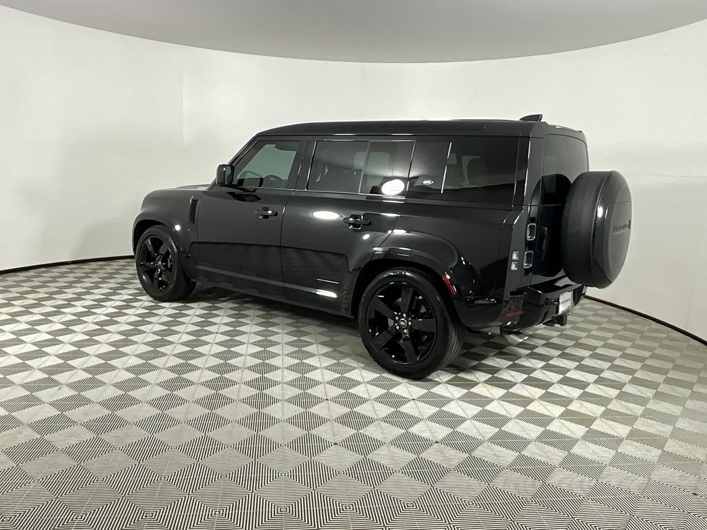 2024 Land Rover Defender 110 V8 photo 3
