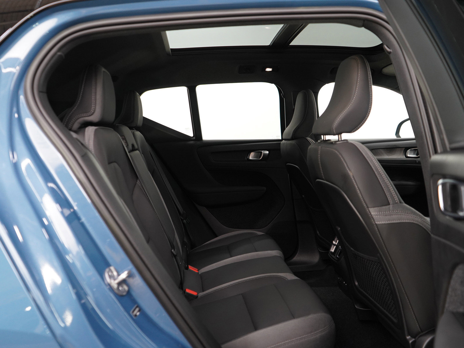 2023 Volvo XC40 Recharge Twin Plus photo 11