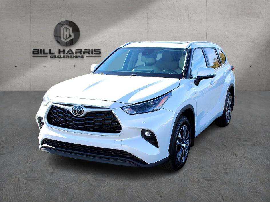 2023 Toyota Highlander XLE's photo