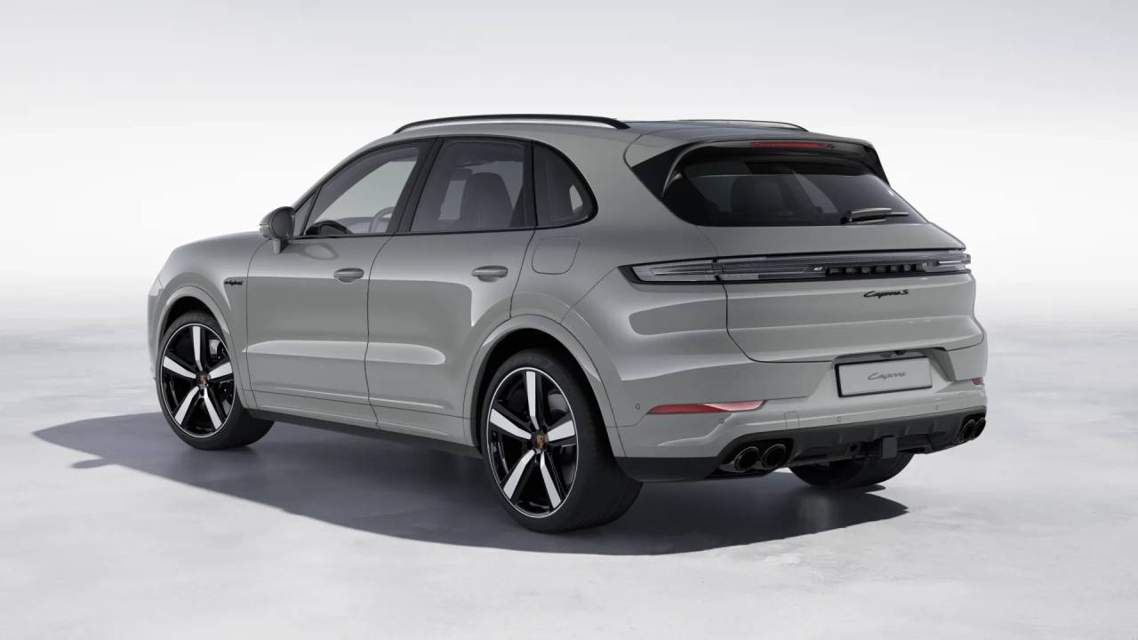 2026 Porsche Cayenne S E-Hybrid photo 2