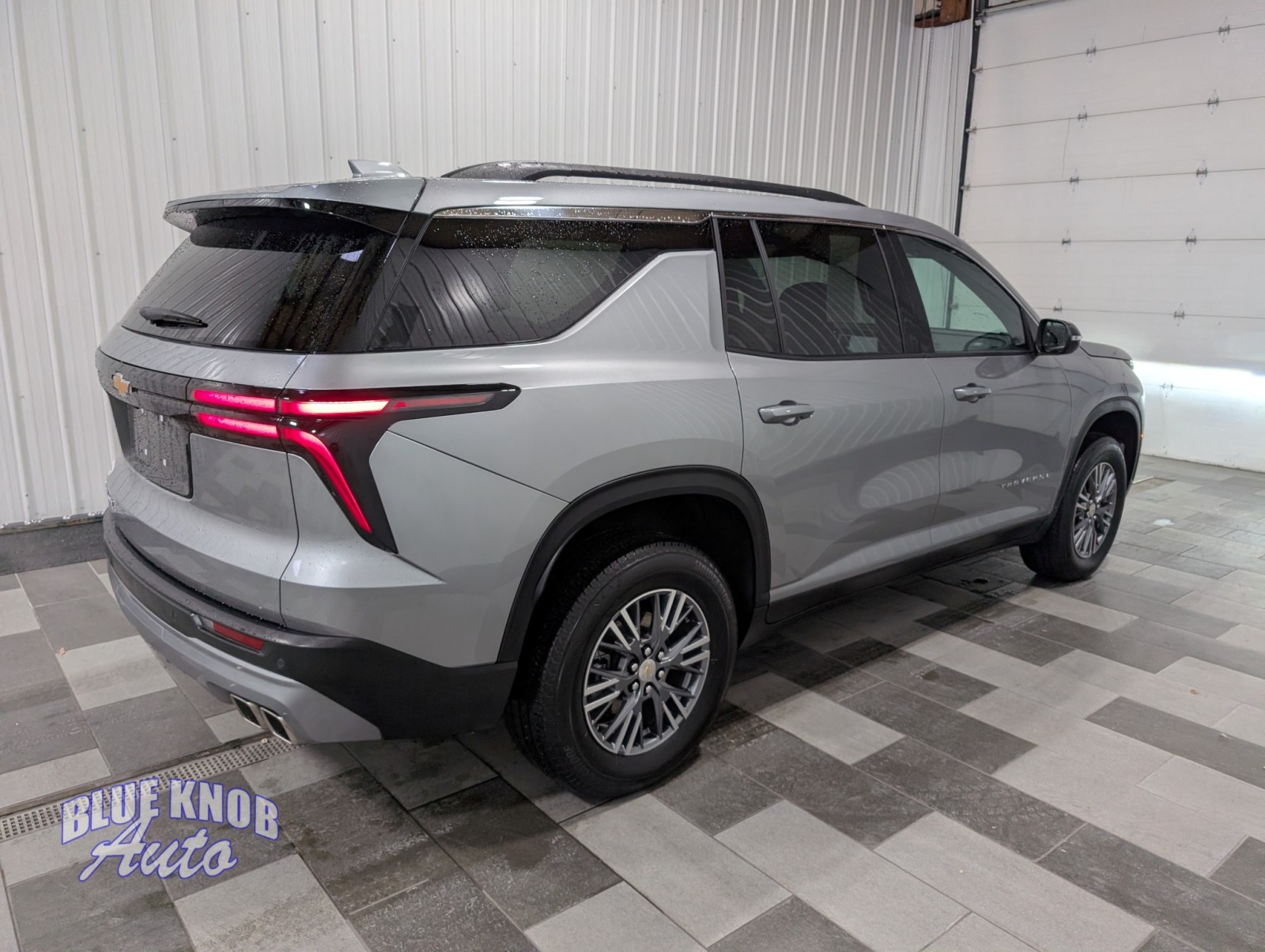 2025 Chevrolet Traverse photo 4