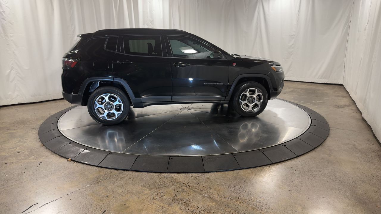 2022 Jeep Compass Trailhawk photo 2