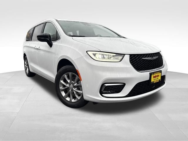 2026 Chrysler Pacifica Select's photo