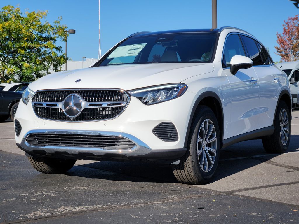 2026 Mercedes Benz GLC 300 4MATIC photo 3