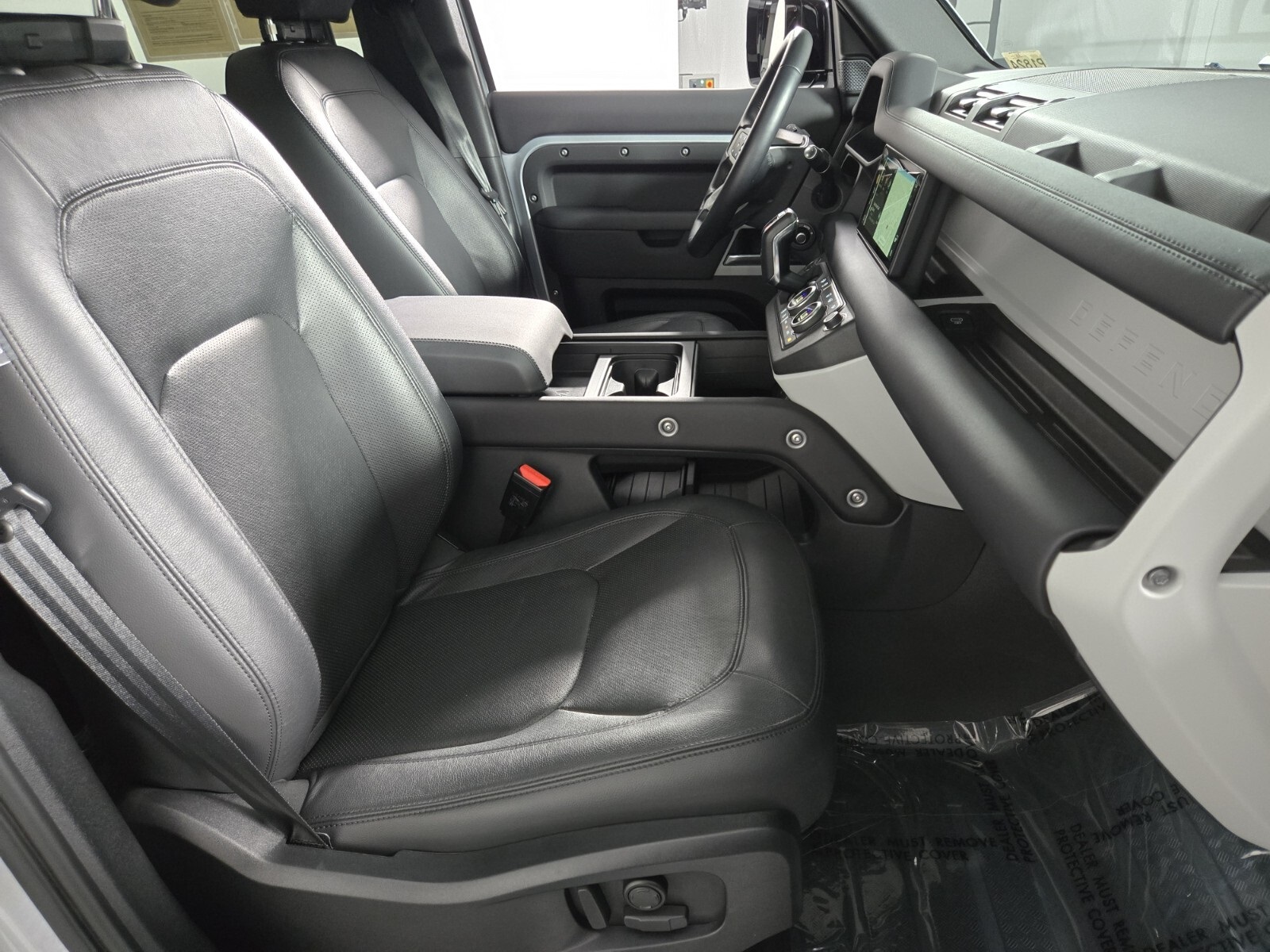 2024 Land Rover Defender 110 S photo 14