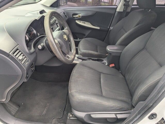 2013 Toyota Corolla S photo 9
