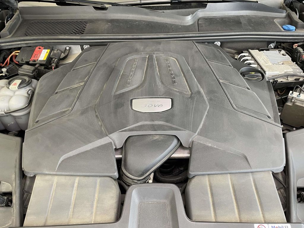 2020 Porsche Cayenne Base photo 21