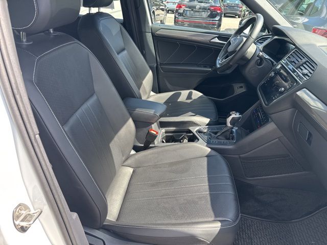2024 Volkswagen Tiguan SE R-Line Black photo 17