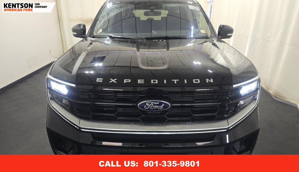 2025 Ford Expedition MAX Platinum photo 3