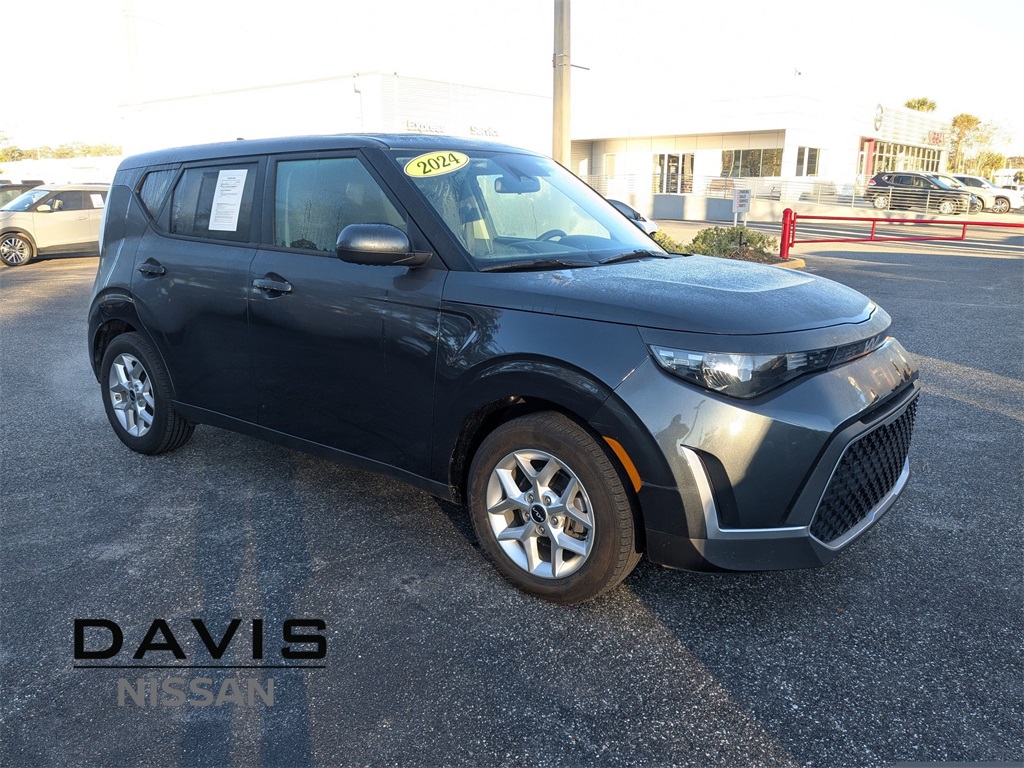 2024 Kia Soul LX's photo