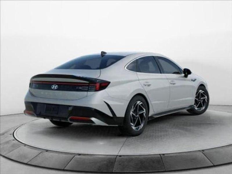 2026 Hyundai Sonata SEL Sport photo 4