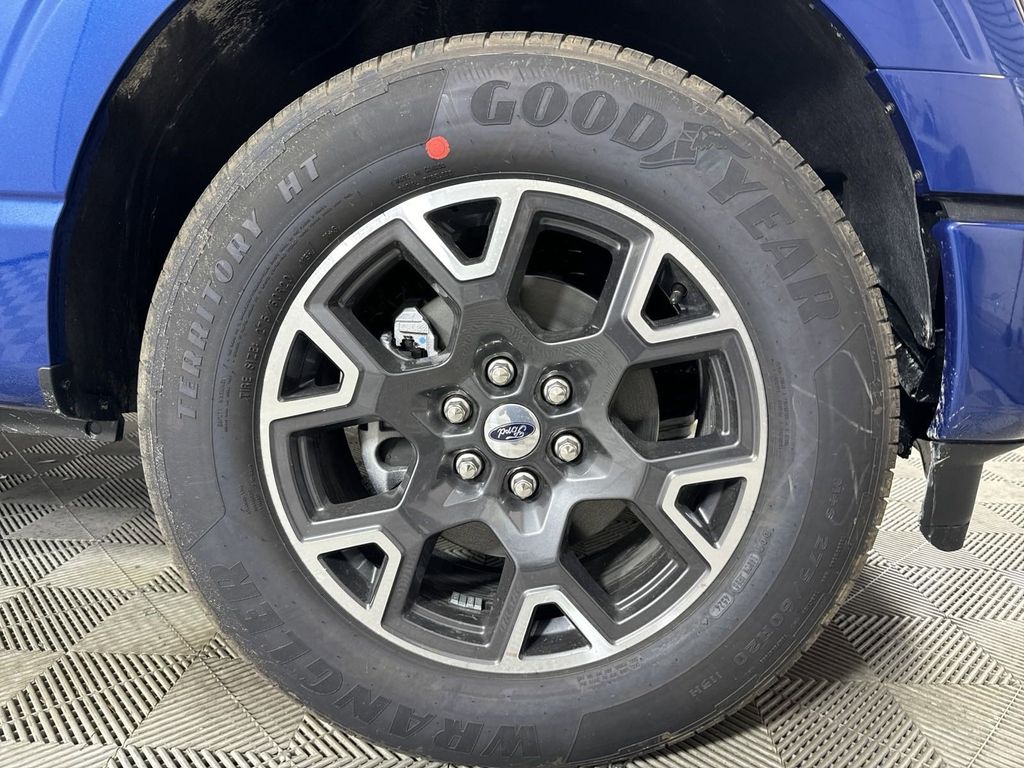 2025 Ford F-150 STX photo 9