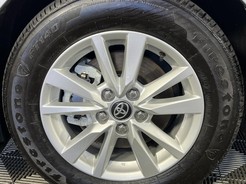 2025 Toyota Camry LE photo 10