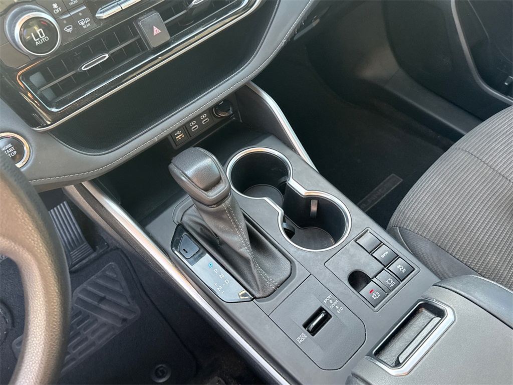 2023 Toyota Highlander L photo 28