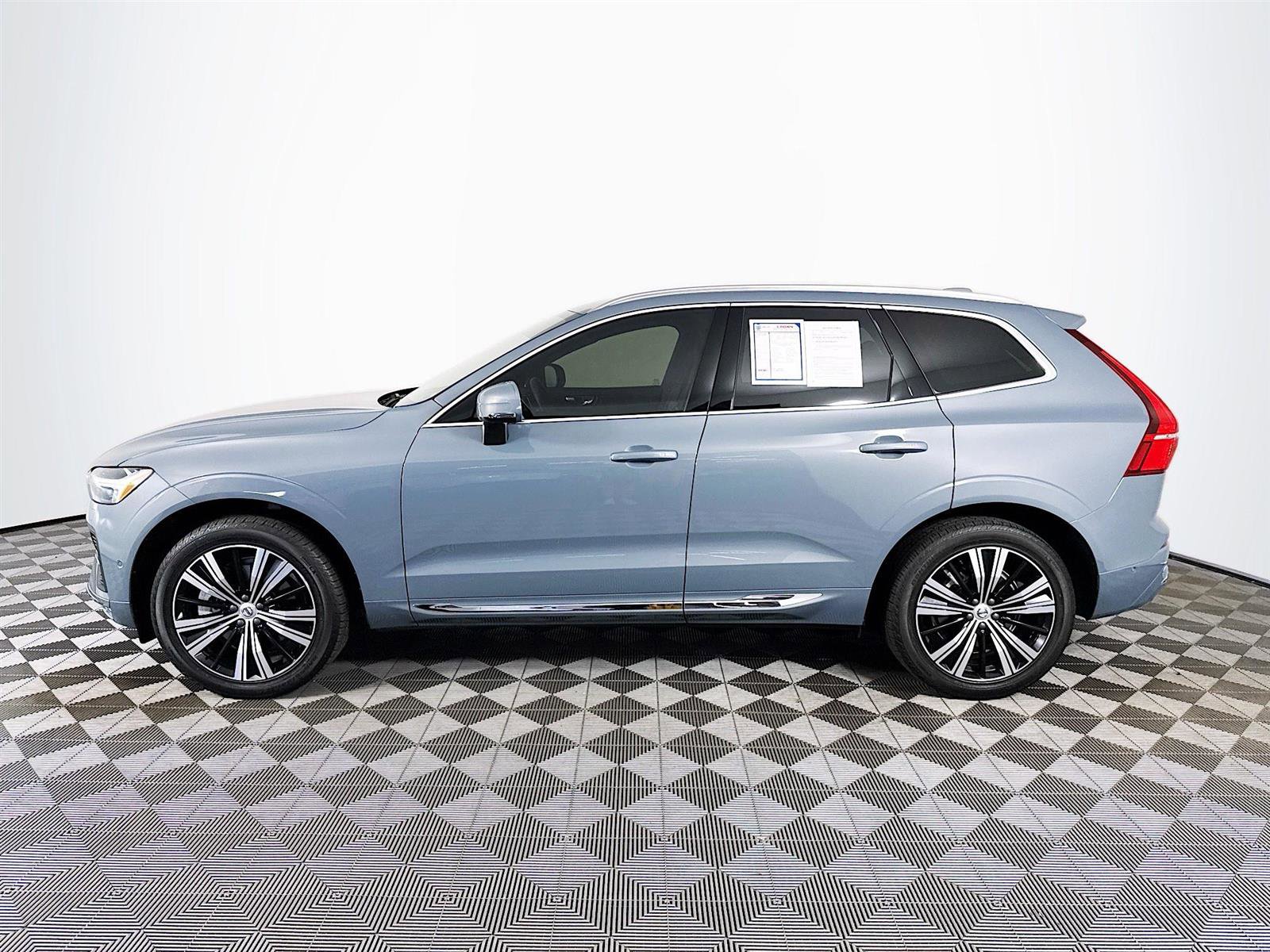 2023 Volvo XC60 Ultimate photo 7