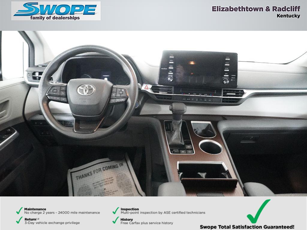 2022 Toyota Sienna LE photo 6