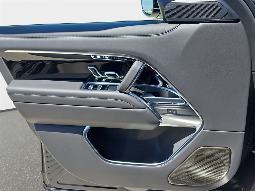 2025 Land Rover Range Rover Autobiography photo 25