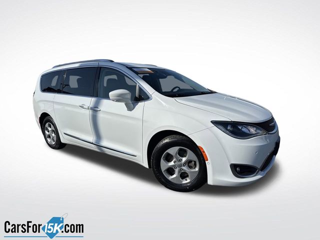 2017 Chrysler Pacifica Touring-L Plus's photo