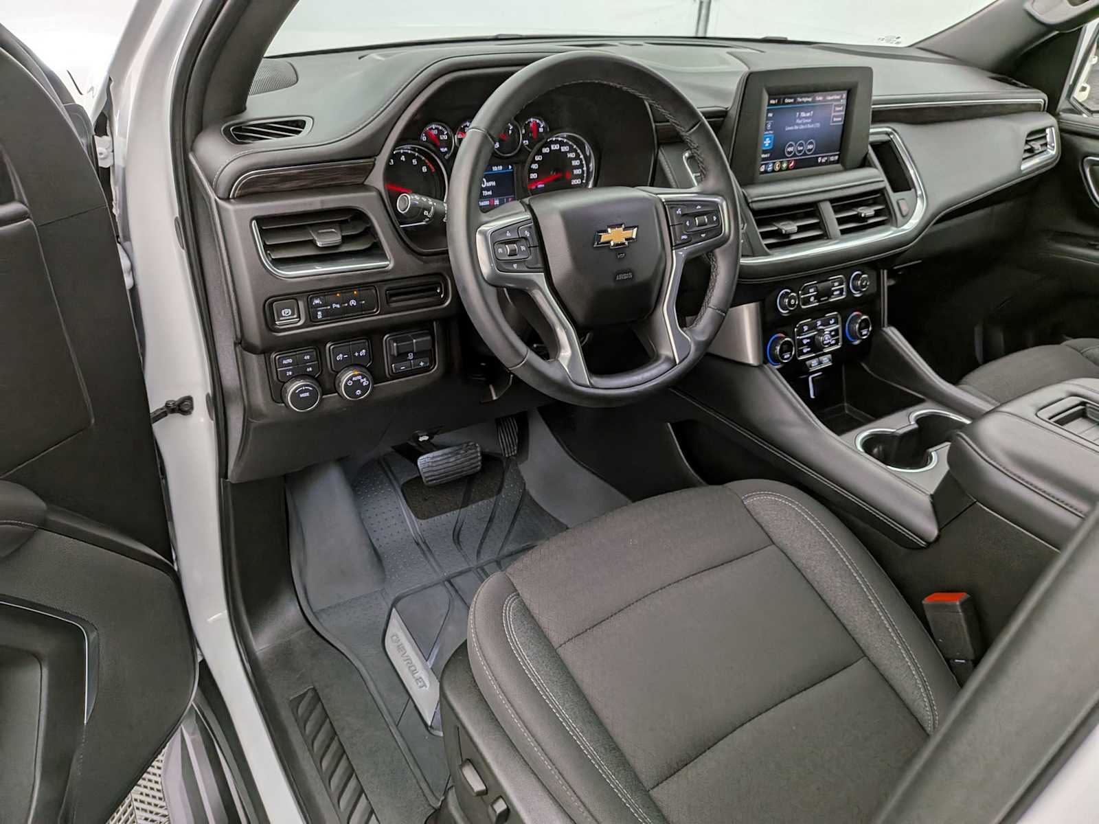 2024 Chevrolet Tahoe LS photo 2