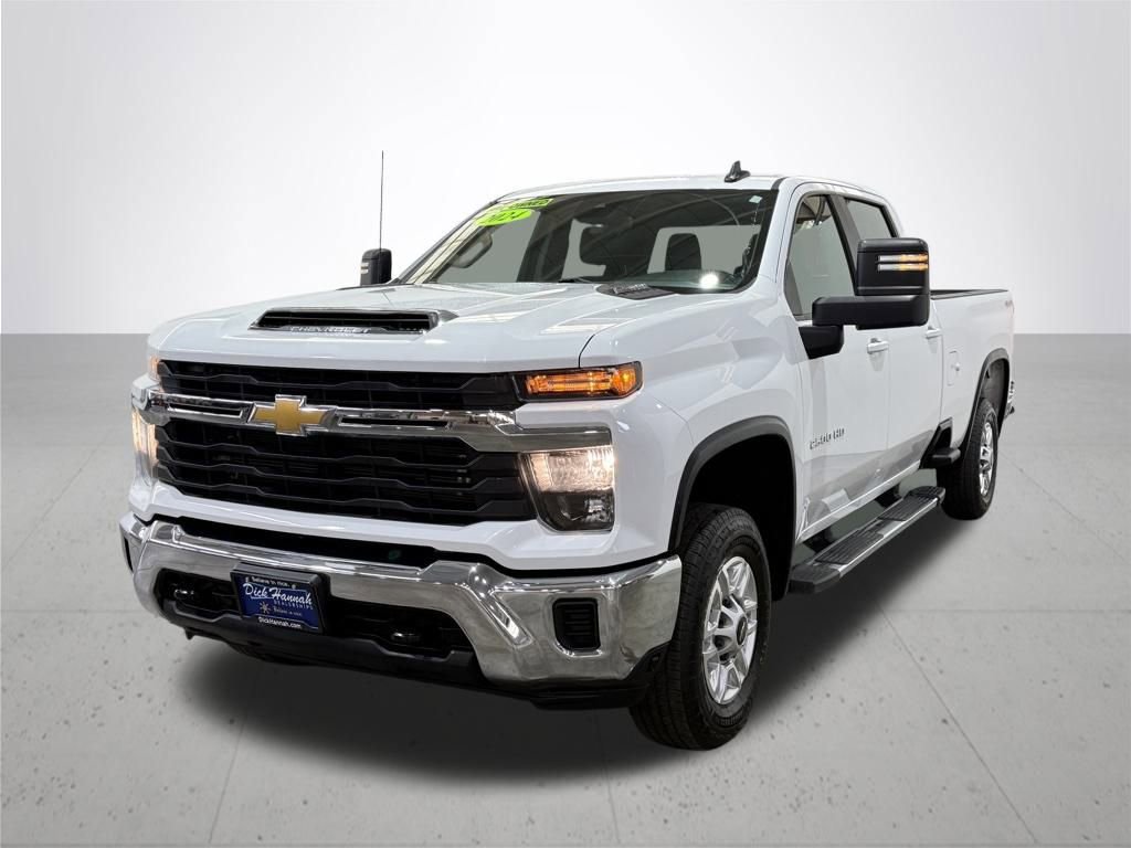 2024 Chevrolet Silverado 2500HD LT photo 2