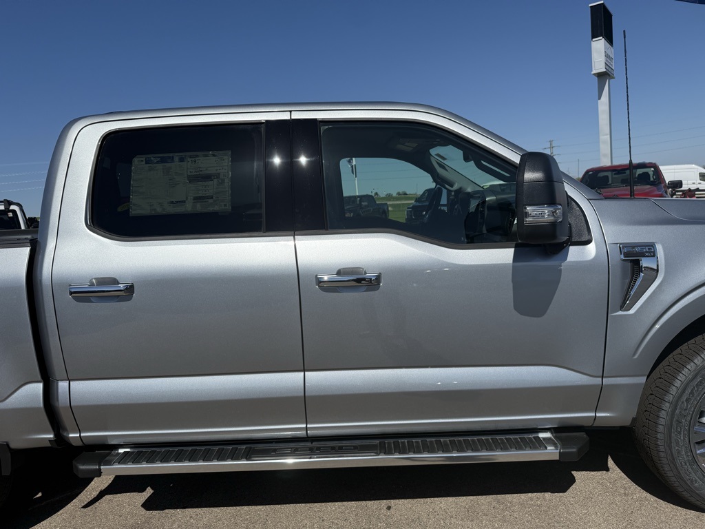 2025 Ford F-150 XLT photo 32