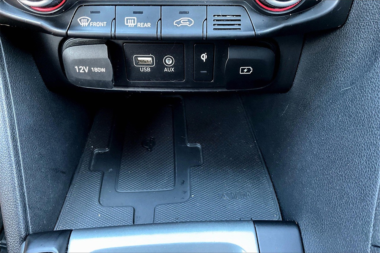 2019 Hyundai Veloster 2.0L Premium photo 15