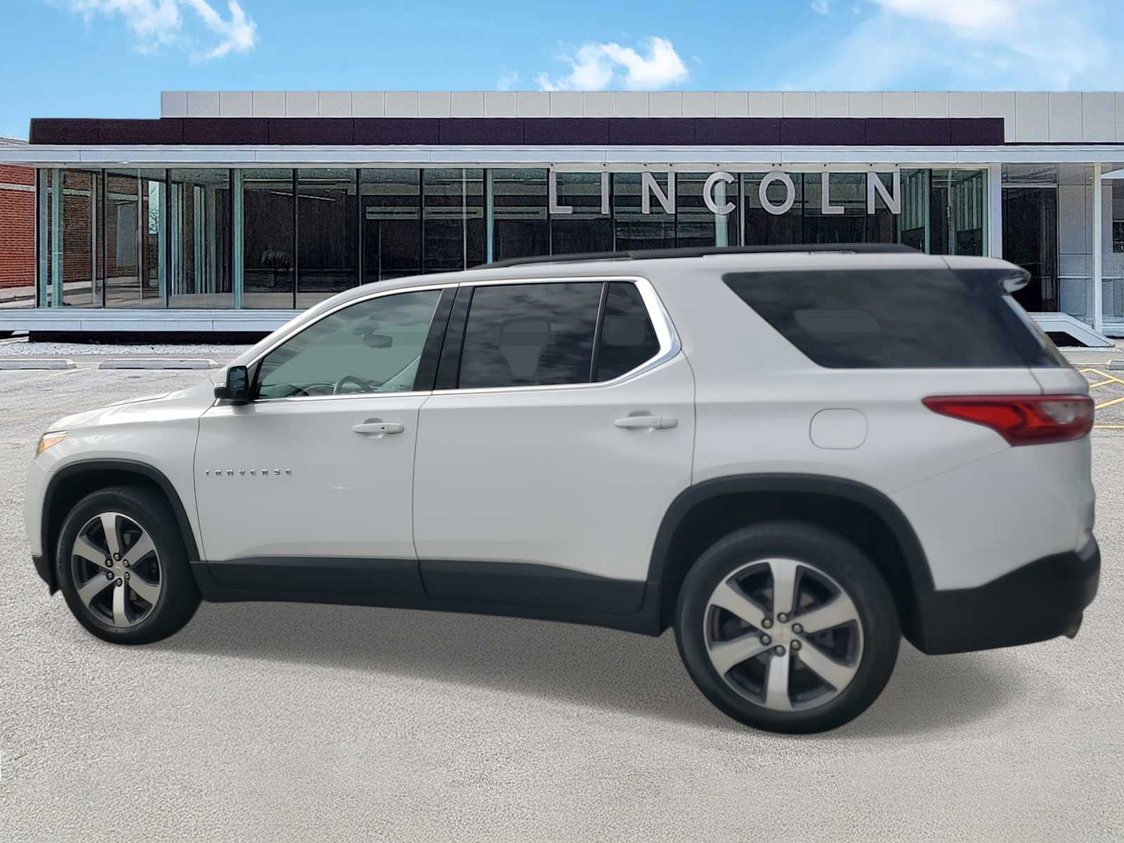 2021 Chevrolet Traverse Leather photo 3